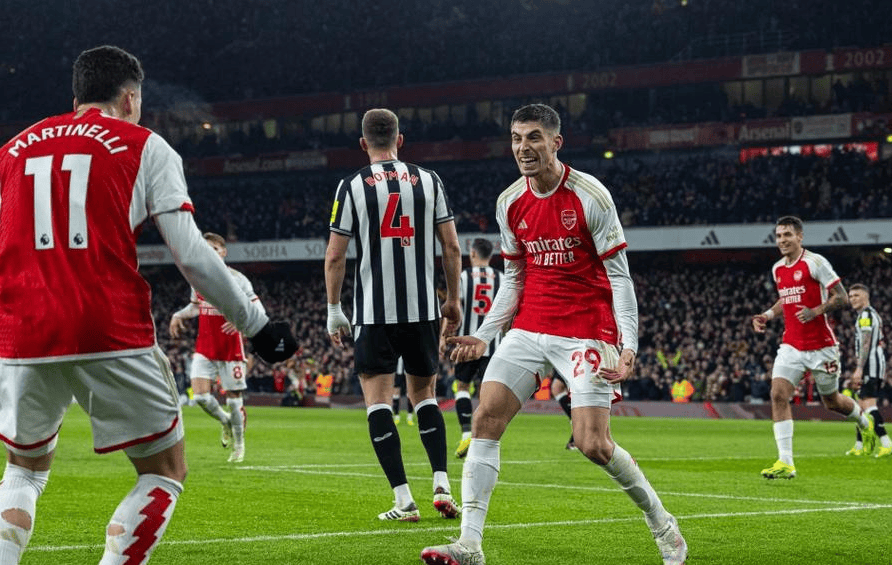 英超关键时刻再迎强敌;法兰克福内部沟通;主帅态度:质疑声仍在;年轻球员得到机会的简单介绍 英超关键时刻再迎强敌;法兰克福内部沟通;主帅态度:质疑声仍在;年轻球员得到机会的简单介绍